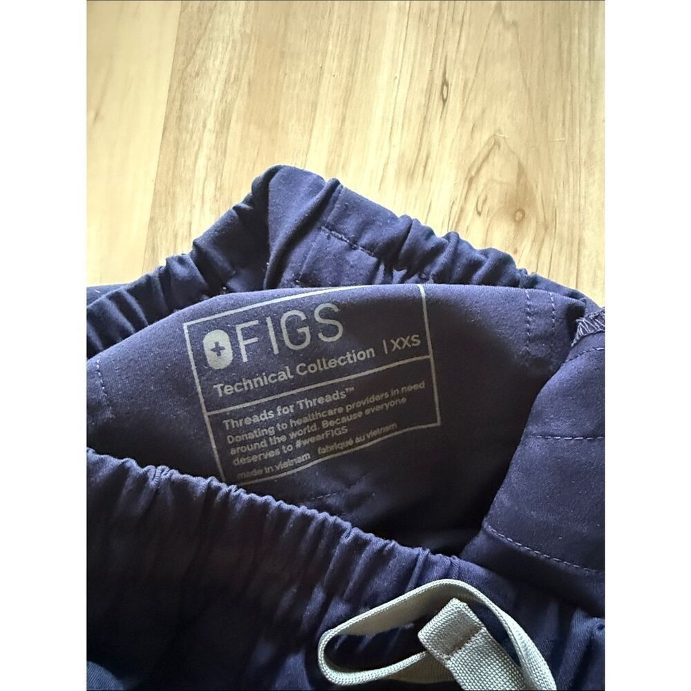 Figs Navy Uman Cargo Jogger Scrub Pants - Picture 3 of 4